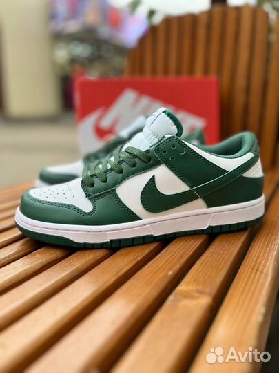 Кроссовки Nike SB Dunk Low Team Green Michigan