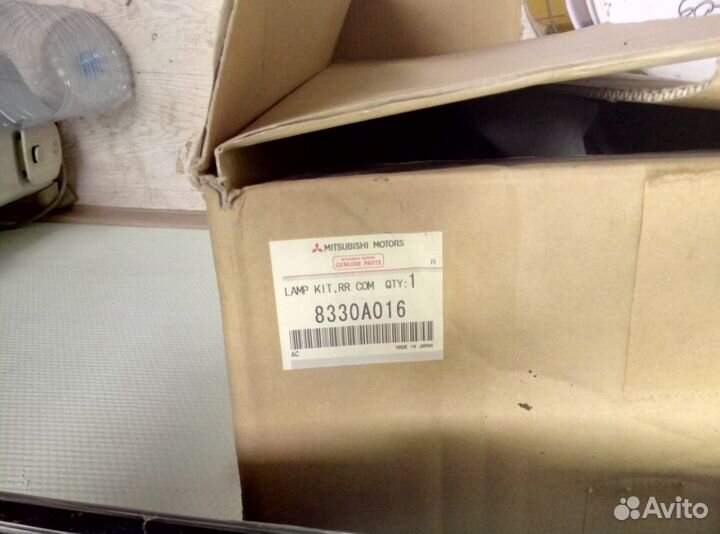 Фонарь правый Митцубиси Грандис 8330A212