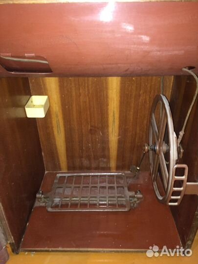 Швейная машина Минерва