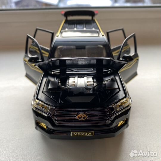 Модель автомобиля Toyota Land Cruiser 1/24