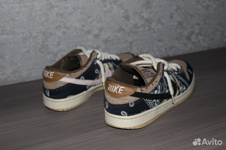 Nike sb dunk low x travel Scott