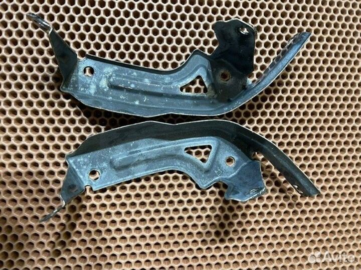 Крепление бампера заднее Subaru Forester 2 SG5