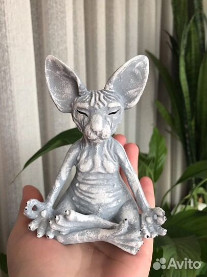 Статуэтка сфинкс