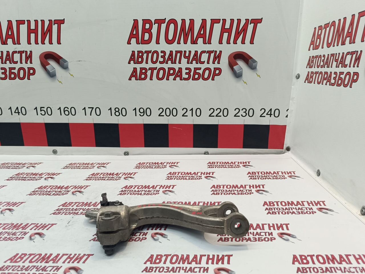 Кронштейн амортизатора передний правый Zeekr 001