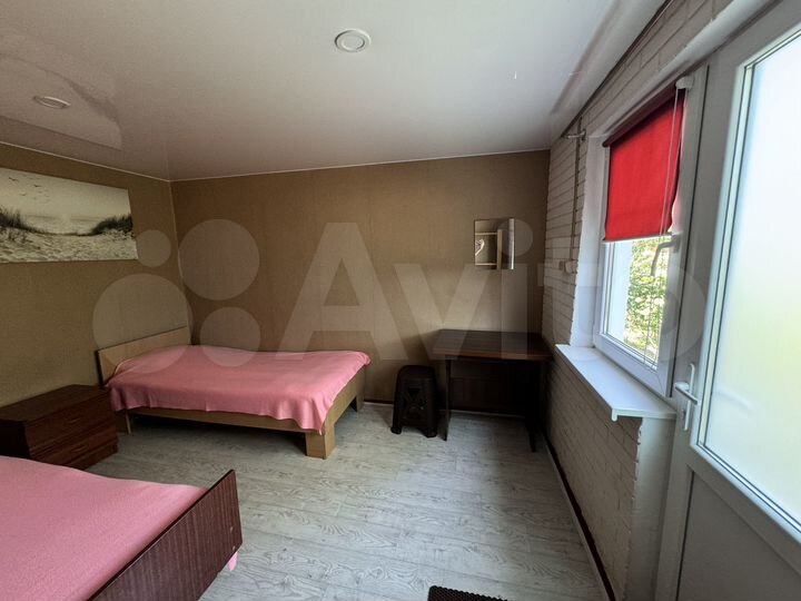 Комната 10 м² в 8-к., 1/1 эт.