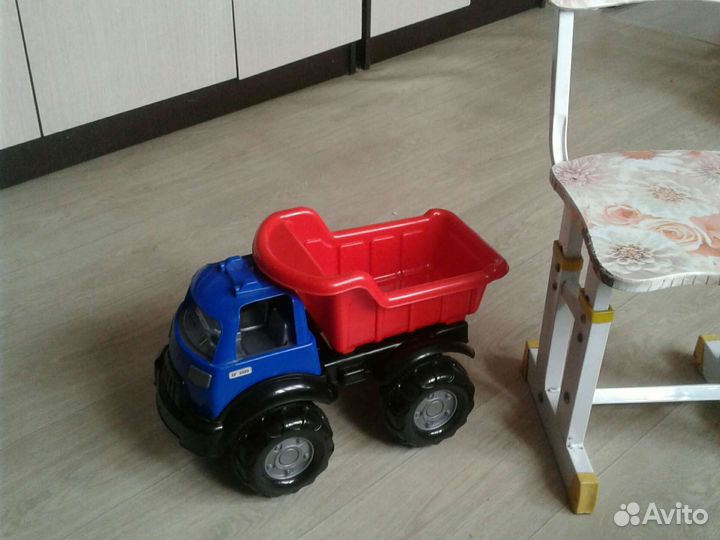 Машинка игрушки