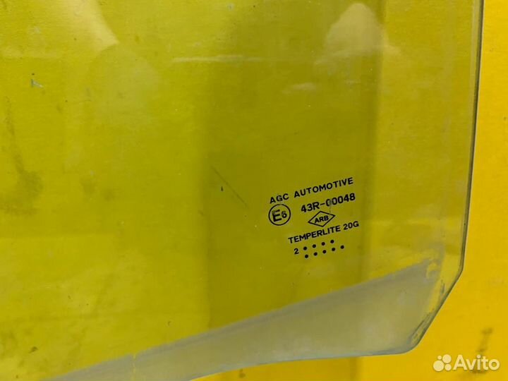 Стекло двери задней Renault Sandero 2009-2014