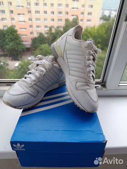 Кроссовки Adidas ZX 700 белые