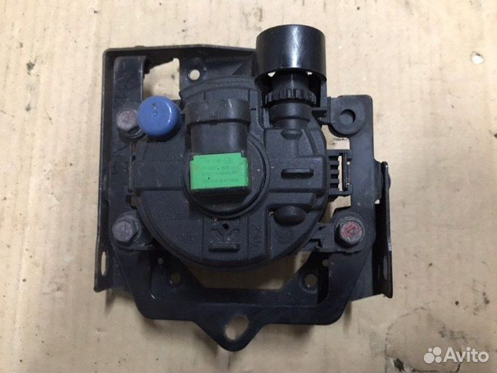 Фара противотуманная левая Mitsubishi Outlander XL