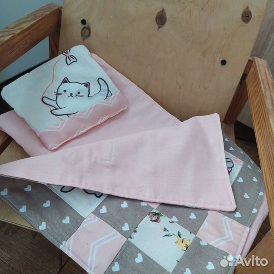 Кукла игровая с постелькой