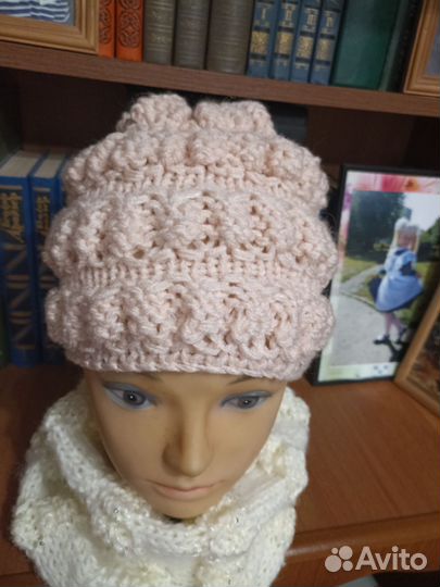 Шапка женская вязаная объемная