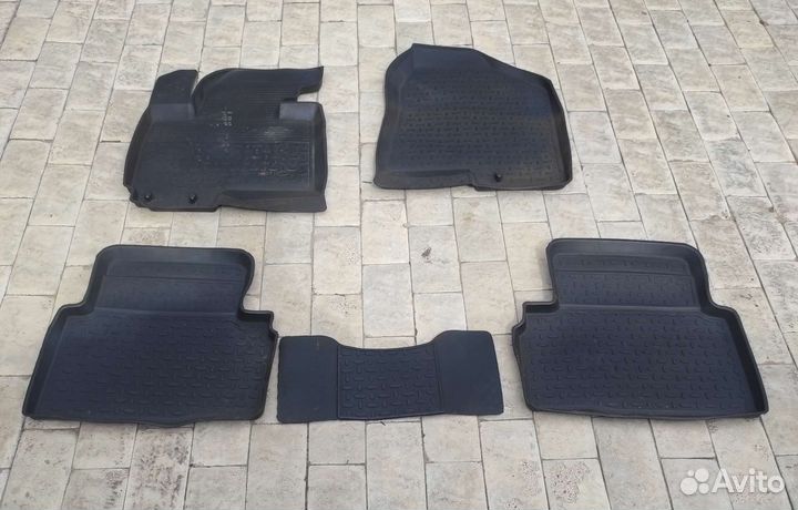 Автомобильные коврики резиновые