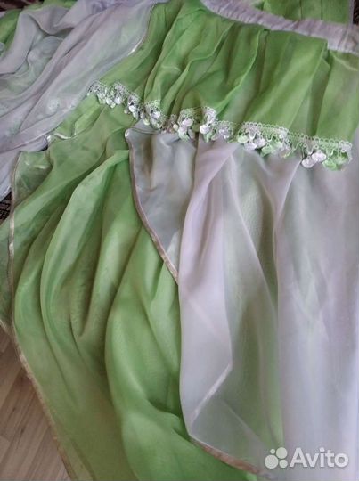 Ламбрекен бело-зеленого цвета