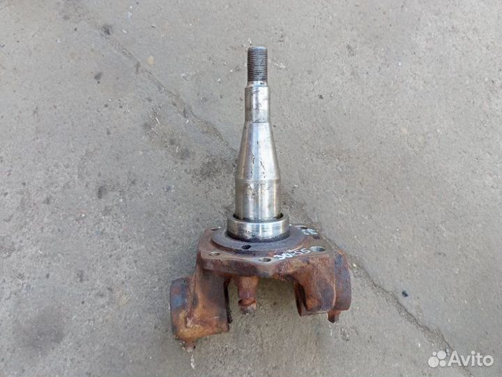 Кулак поворотный передний Mercedes Lk 814 OM366A