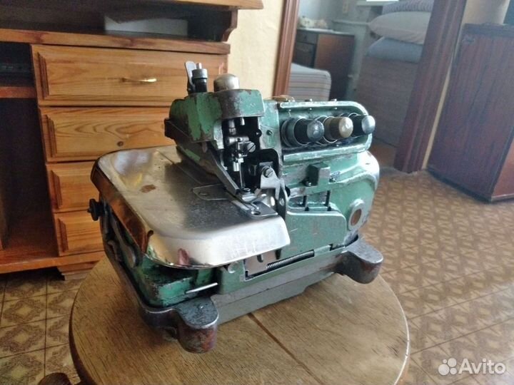 Оверлок промышленный