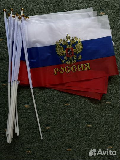 Флаги, пилотки, значки на 9 мая