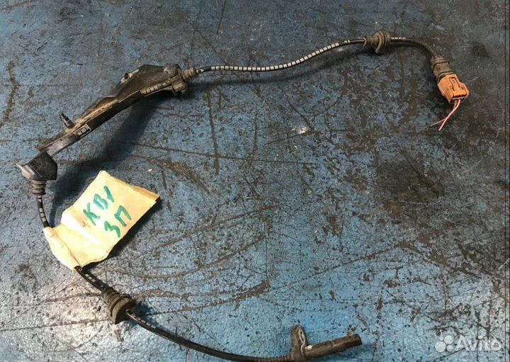 Датчик ABS задний правый Honda Legend KB1