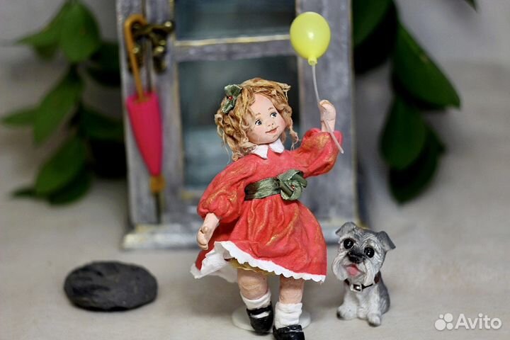 Ватная игрушка Мая с шариком