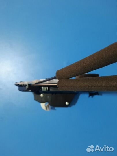 Замок двери передний левый Тoyota Camry V70