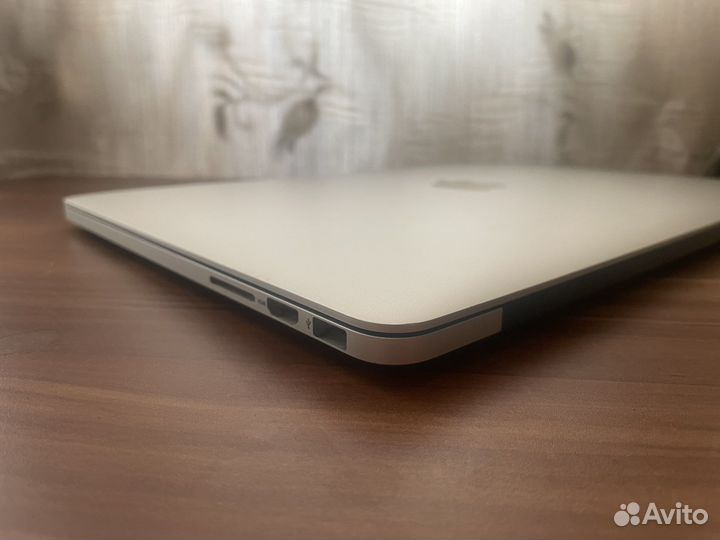 Apple MacBook Pro 15 2015 r9 2.5 512 gb