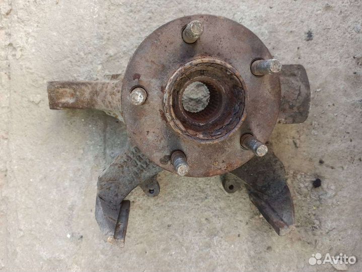 Chrysler 300m кулак поворотный левый