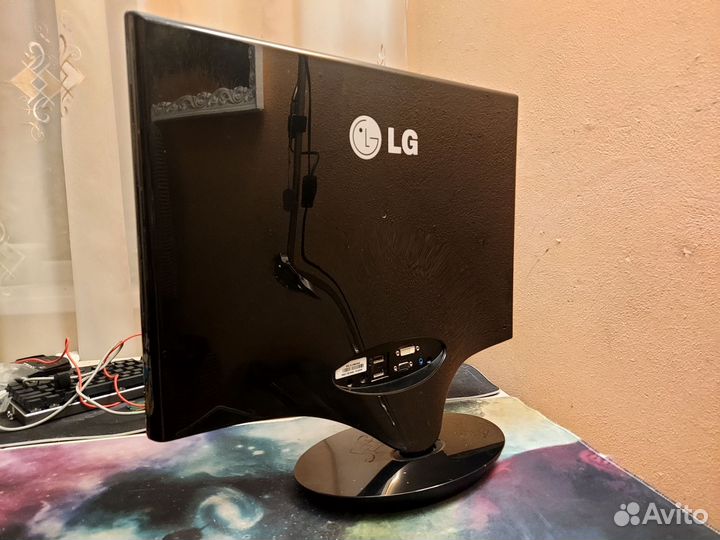 Монитор LG flatron W2286L