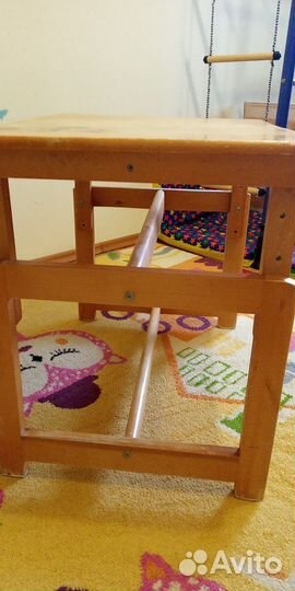 Деревянные стол со стулом