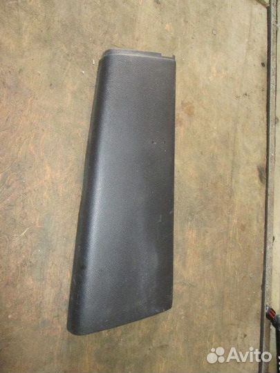 Обшивка средней стойки правая нижняя Ford Fiesta V