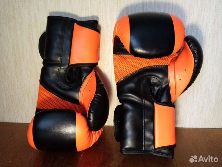 Боксерские перчатки