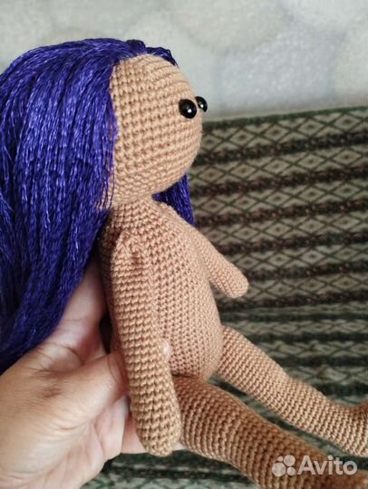 Вязаная кукла ручной работы