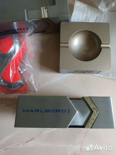 Пепельницы с брендовой символикой и пробки