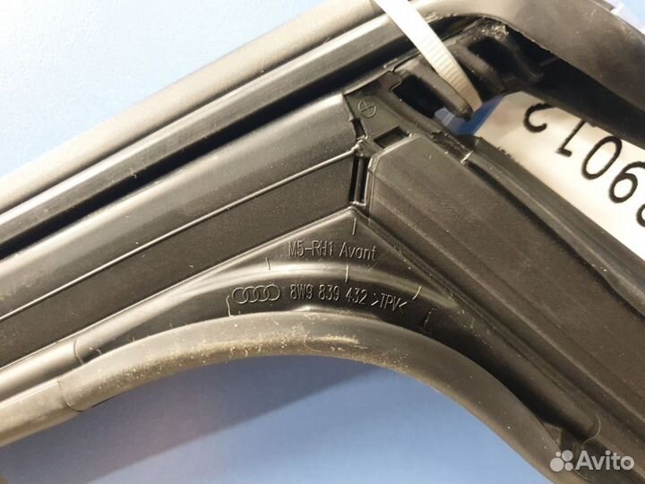 Уплотнитель стекла двери задний правый Audi A4 B9