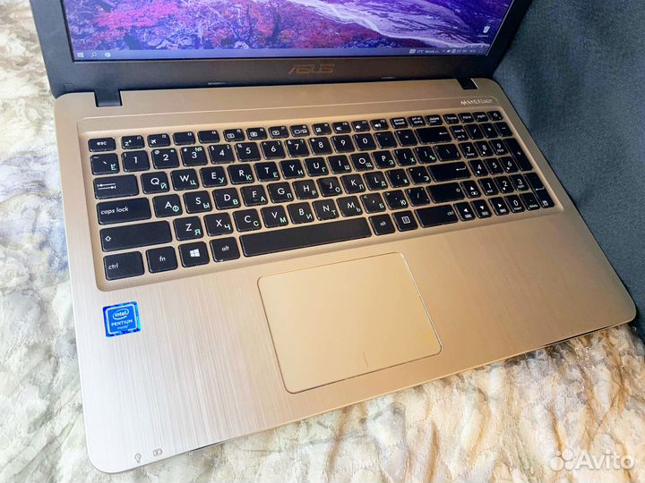 Ноутбук Asus 15.6 4 ядра/ 4GB/ SSD/ GeForce
