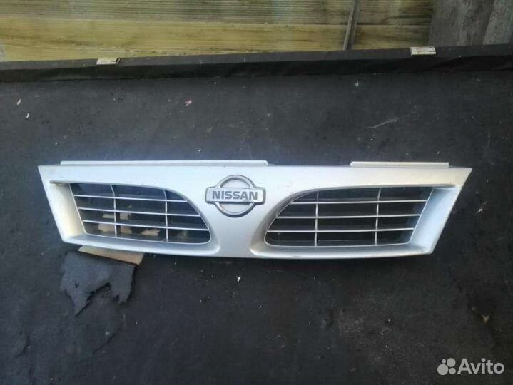 Решетка радиатора Nissan pulsar 96г