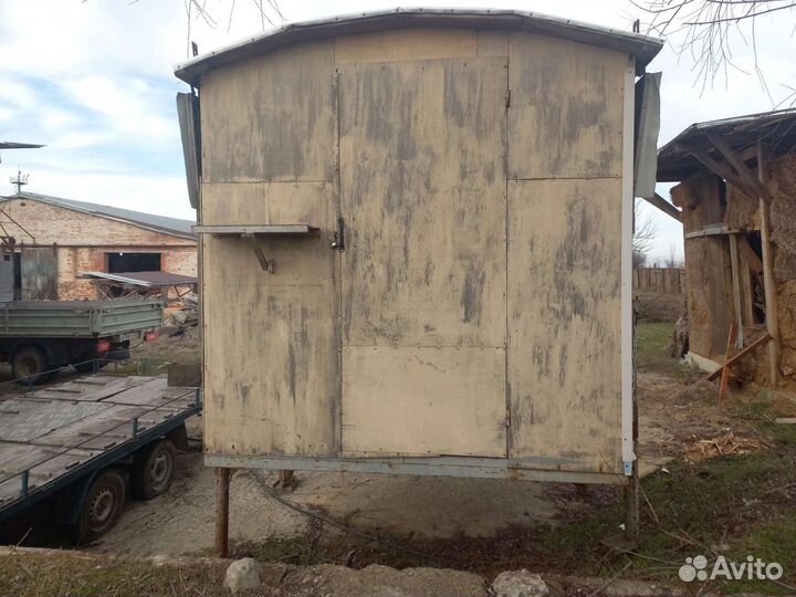 Пчелы, Павильон Берендей 32