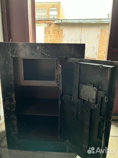 Сейф металлический