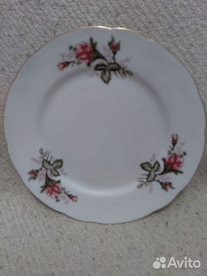 Сервиз чайный, тарелки, салатники