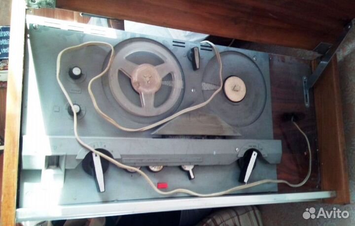 Катушечный магнитофон 