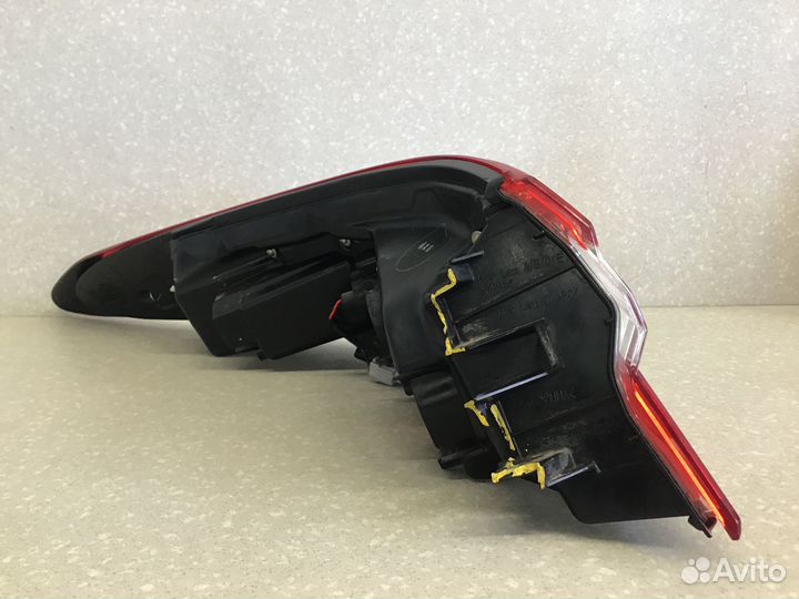 Фонарь задний наружный правый Toyota Camry V70 201