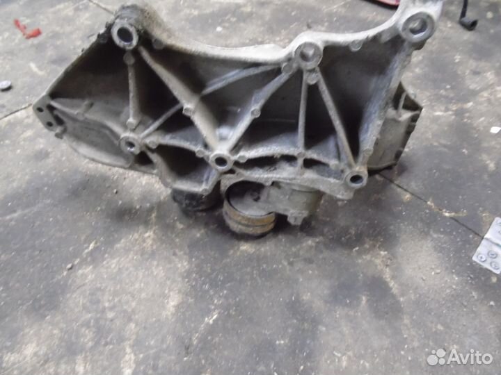 Кронштейн генератора 2 литра Рено Дастер