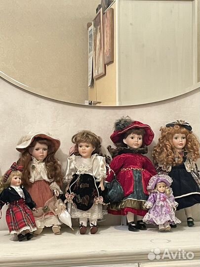 Кукла фарфоровая