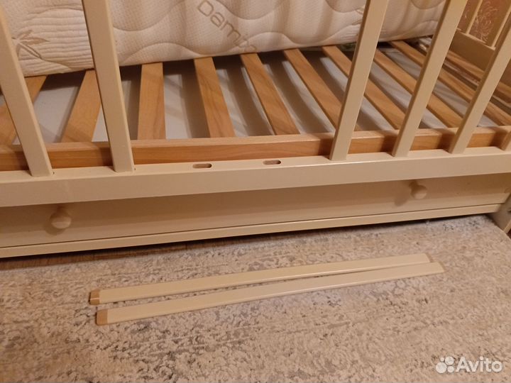 Детская кроватка с маятником универсальным