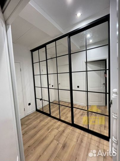 Шкаф с зеркалом