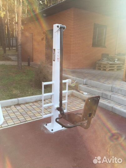 Уличный тренажер жим ногами AVU012