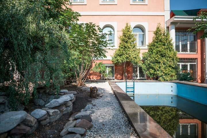 Дом 1113 м² на участке 22 сот.