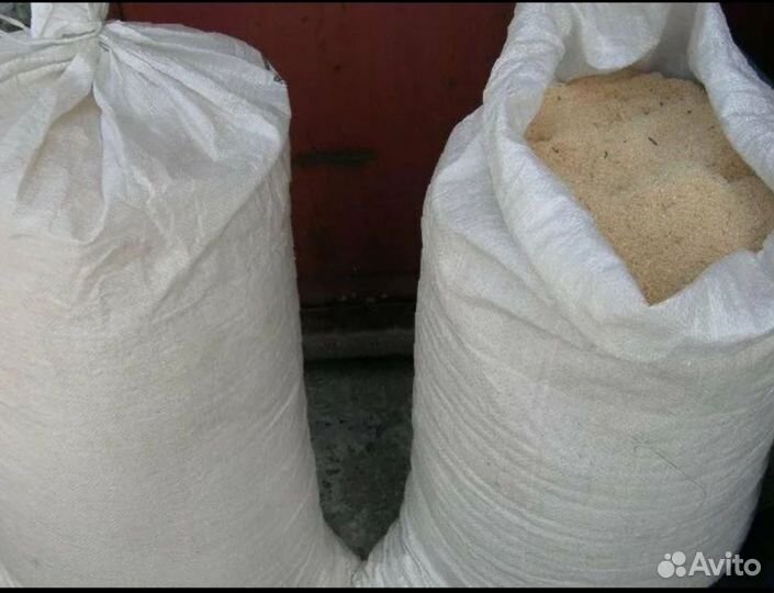 Опилки в мешках