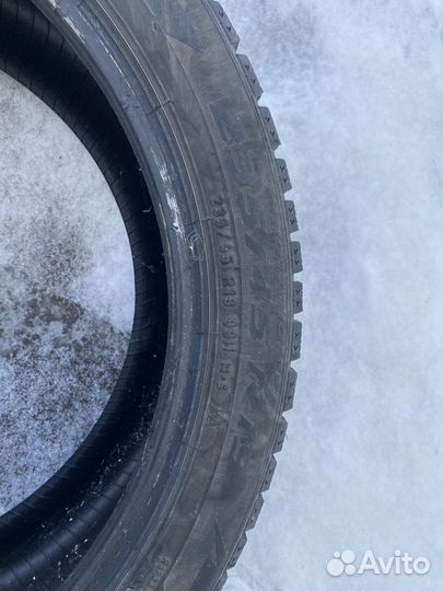 Pirelli Ice Zero 235/45 R19