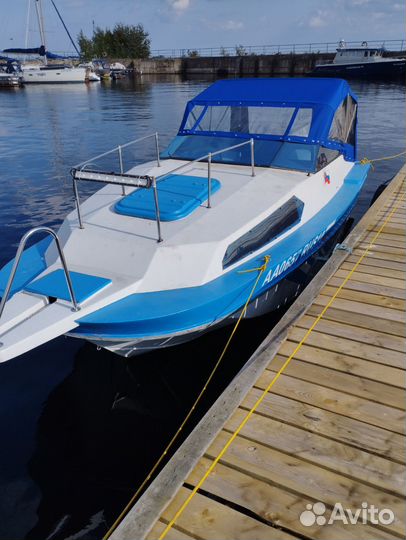 Катер. гольфстрим