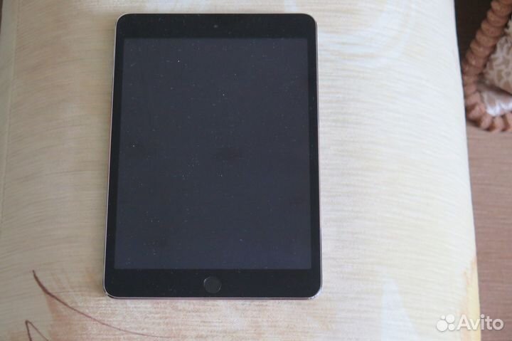 Планшет Apple iPad mini 3 Wi-Fi 16 Gb