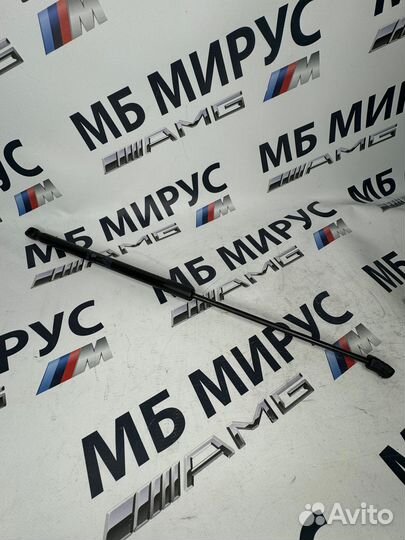 95851135905 Амортизатор капота porsche cayenne